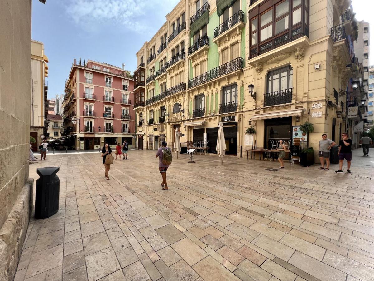 Cozy San Cristobal Apartment In Heart Of Alicante Exteriör bild