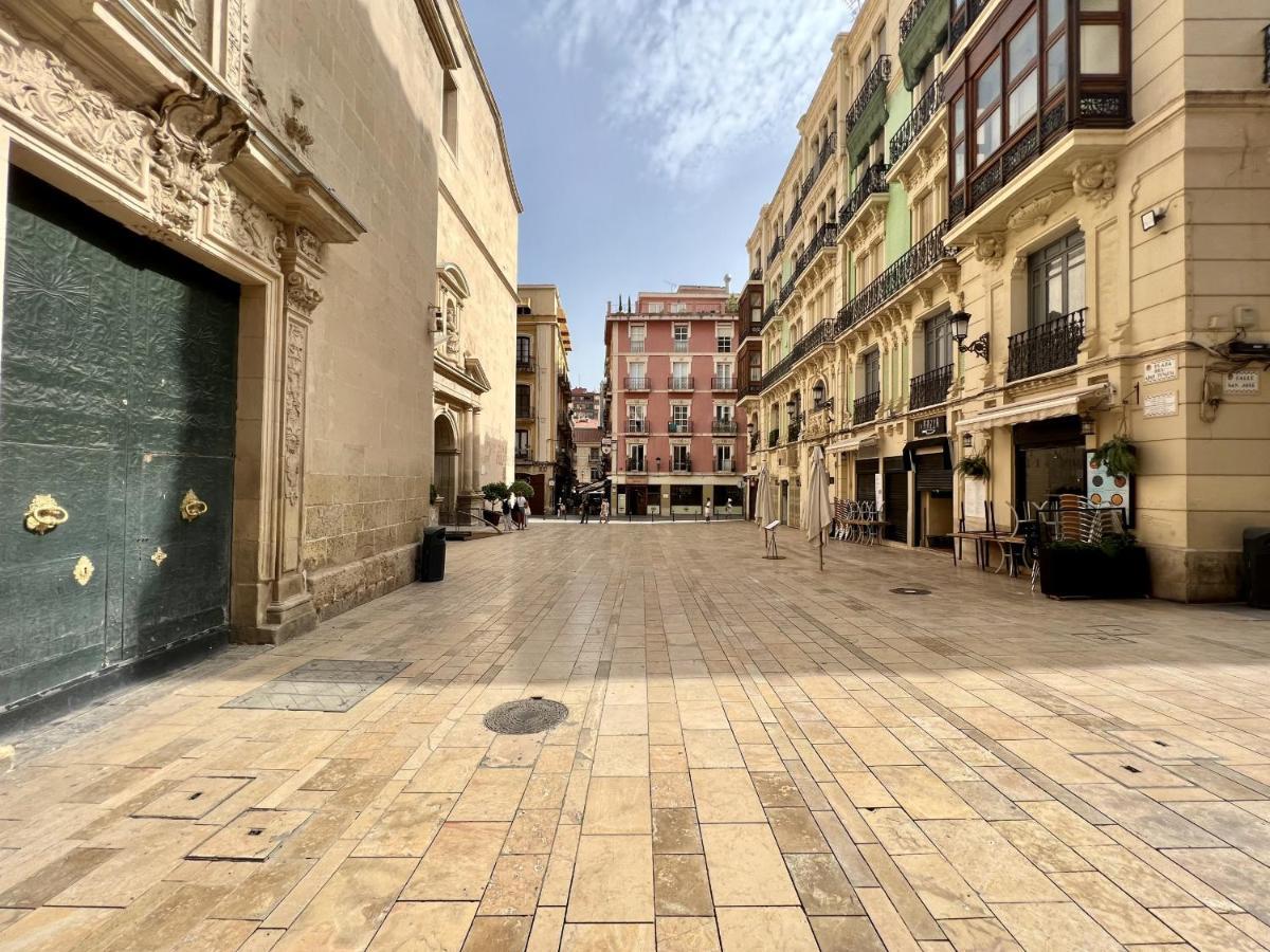 Cozy San Cristobal Apartment In Heart Of Alicante Exteriör bild